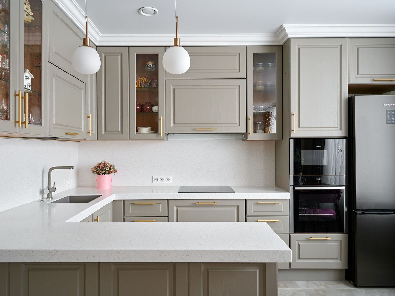 Классика на кухне: оформление, мебель, цветовые сочетания с фото