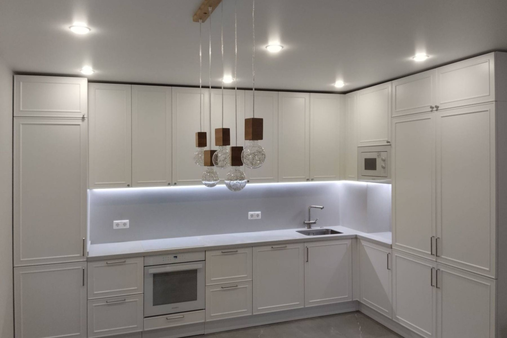 Современный дизайн кухни-гостиной на примере фото из реальных интерьеров
