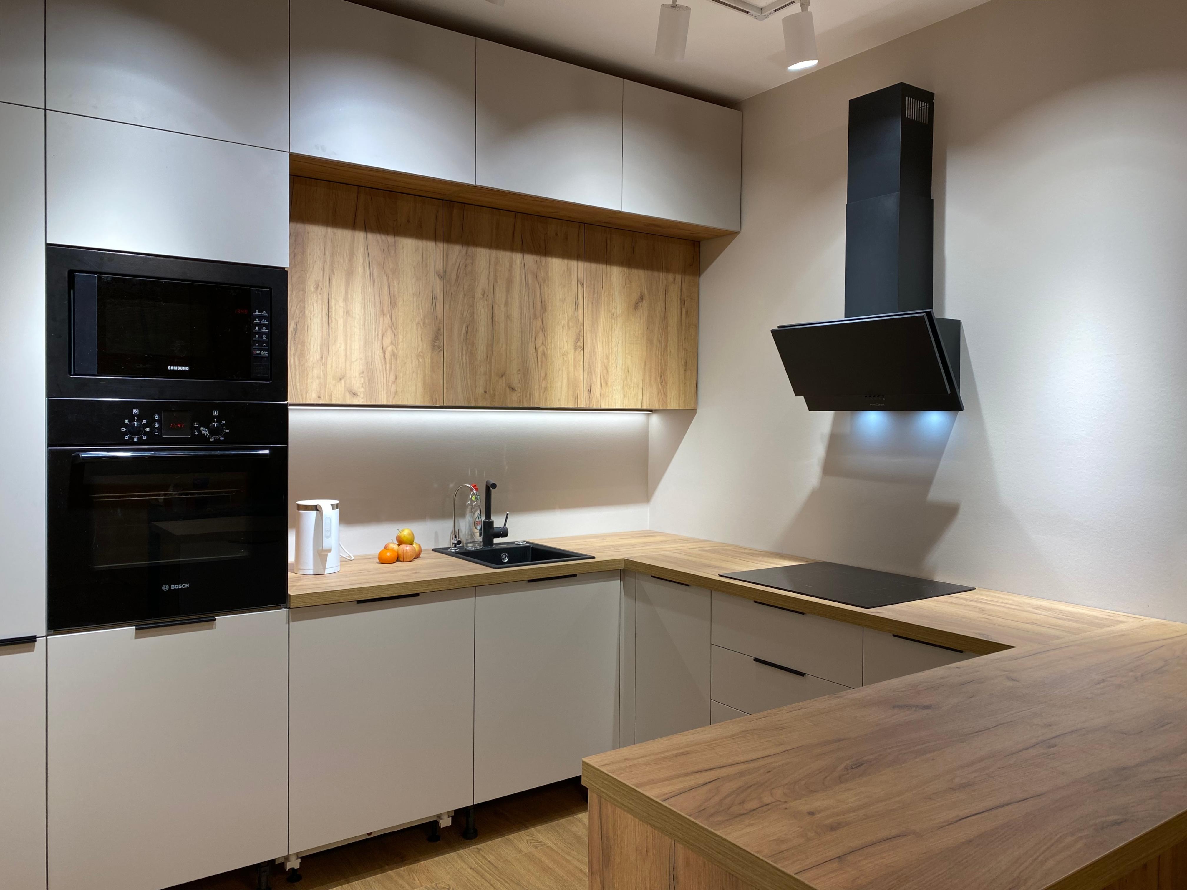 Дизайн кухни в доме минимализм